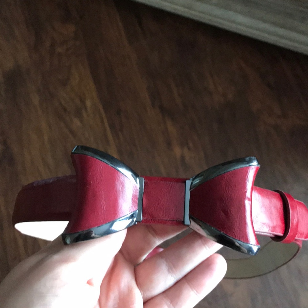 Maroon bow leather belt